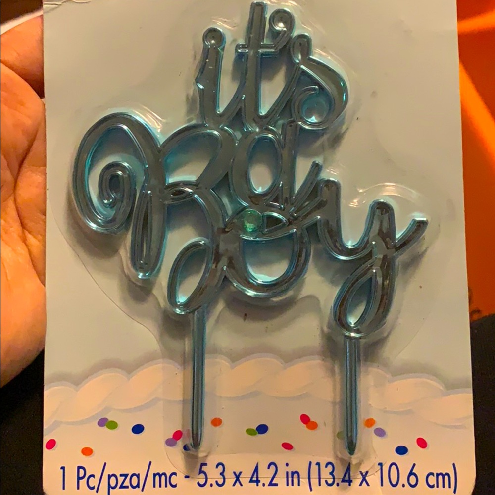“It’s a boy” cake topper